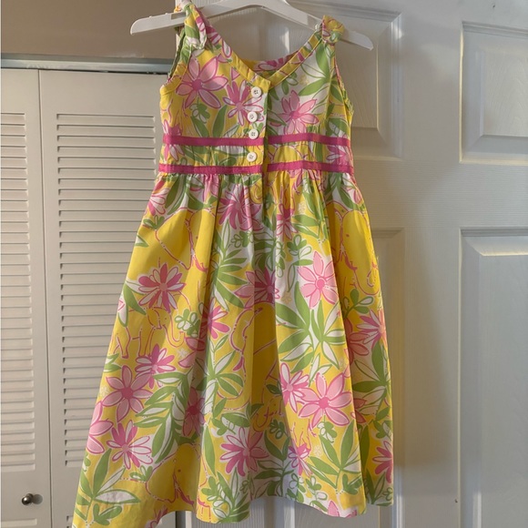 “HOST PICK “. LILLY PULITZER GIRL MULTI COLOR DRESS. - Picture 5 of 6